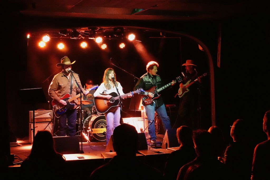 Michelle & The Golden Dust logo